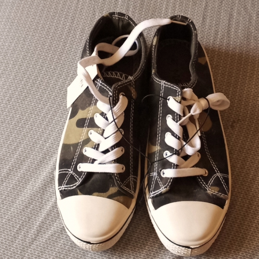 Woman sneaker